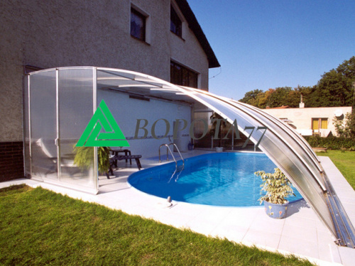 Пристенный навес для бассейна загородного дома из поликарбоната