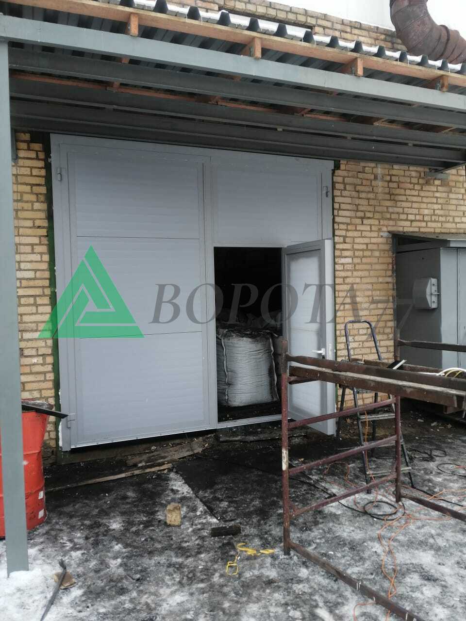 Распашные утеплённые ворота на красногорском заводе Зенит