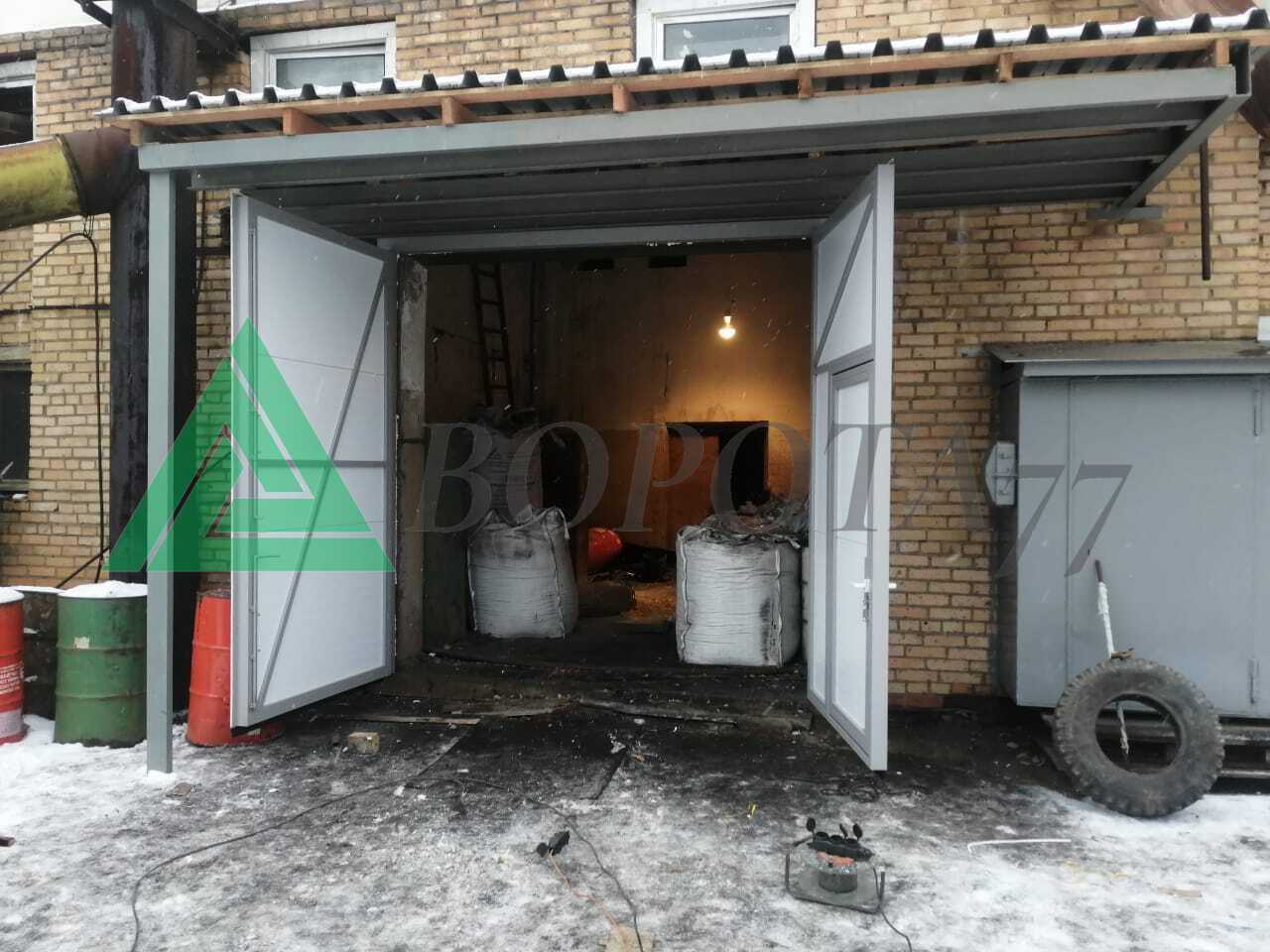 Распашные утеплённые ворота на красногорском заводе Зенит